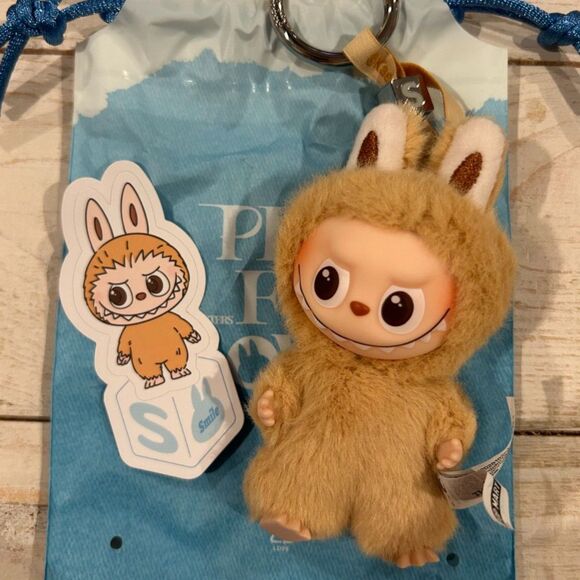 Labubu Pin For Love 'S' - Picture 2 of 5